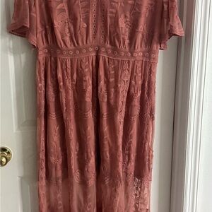 Chic Lace Midi Dress in Rose